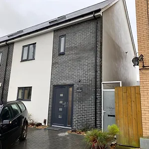  Holiday home Pass The Keys New Stylish & Elegant 2 Bed In The City!