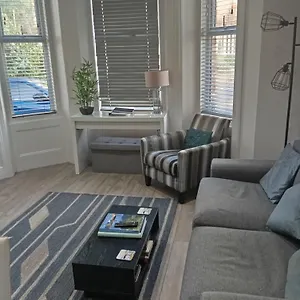 Victorian Retreat With Patio And Parking Apartment