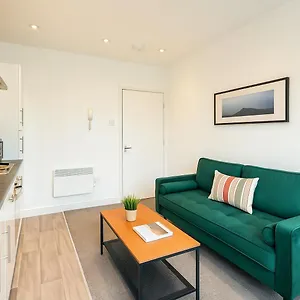  Apartment 2 Bedroom Near Centre, Uni & Parks!