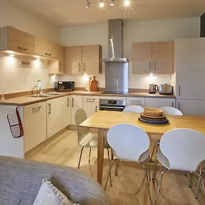 4 Bluebridge Court Apartment